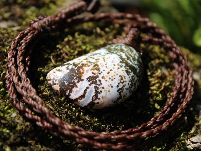 Ozean Jasper Korallen Anhänger Kristall Halskette, Edelstein Schmuck, Makramee Schnur, Beachy Strand Sommer Halskette Schmuck von PlatypusDreaming