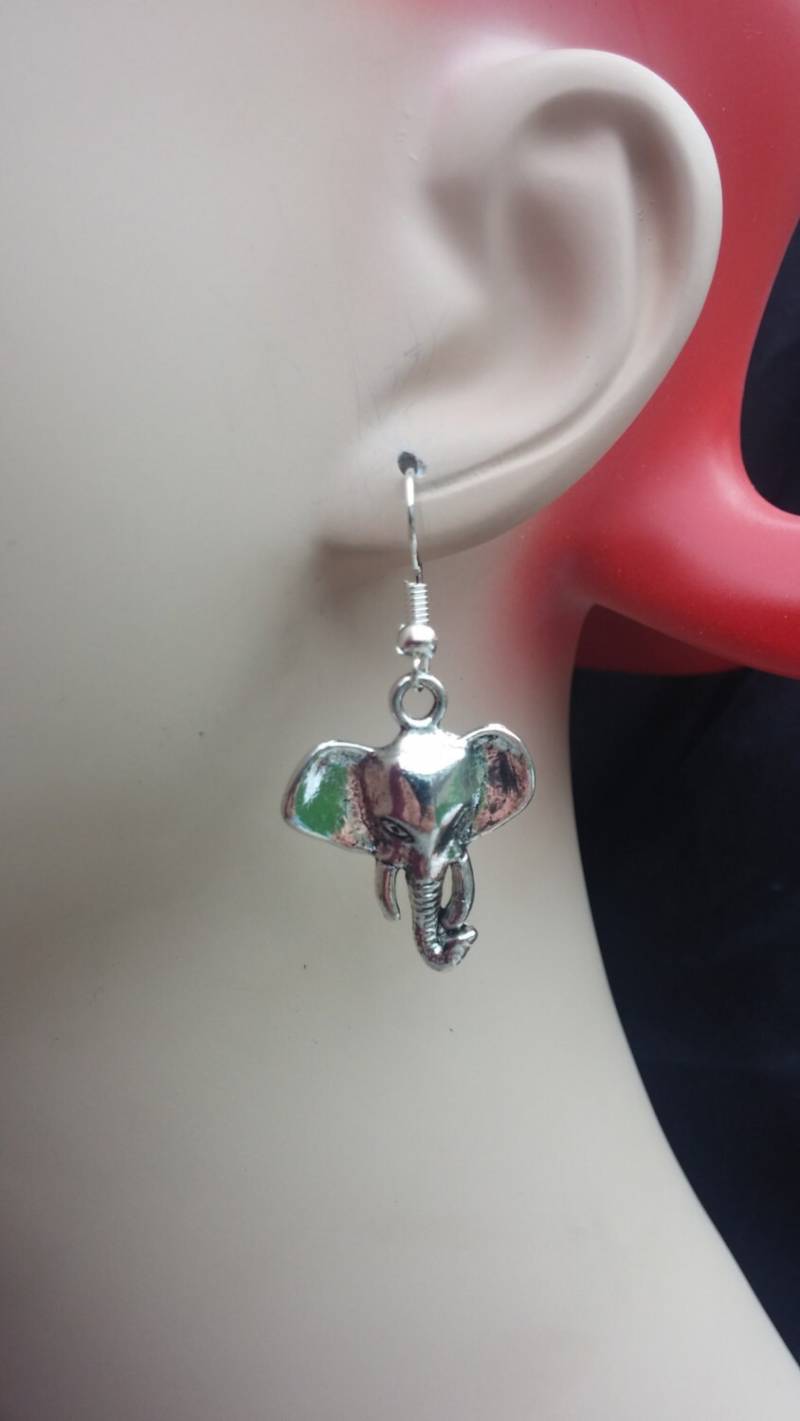 Elefanten Auf Der Losen Super Süße Ohrringe. Besonders Schön Für Bestimmte Schulen Mit Einem Elefanten-Maskottchen... Antikes Silber Finish von PlayfulEars