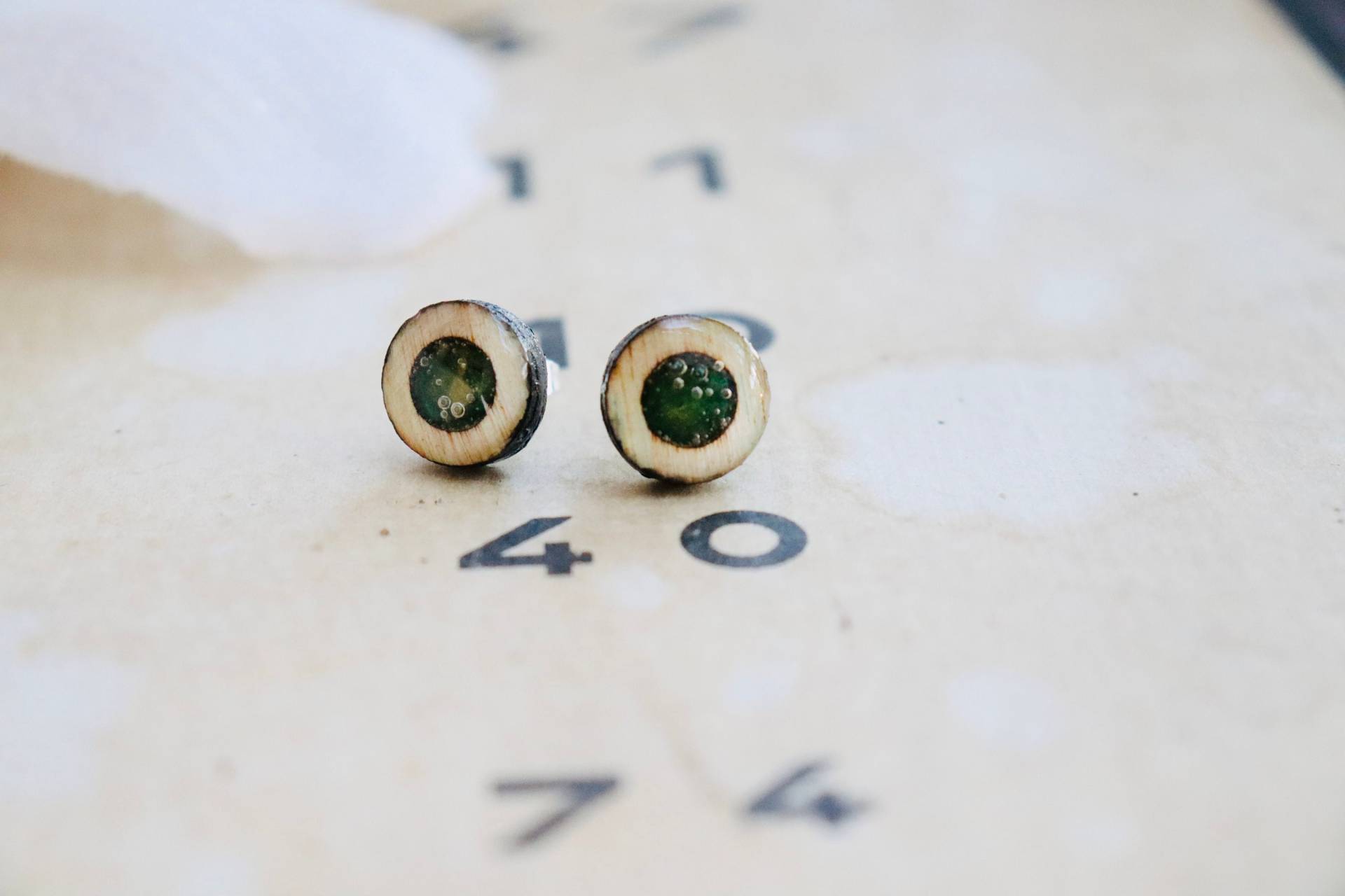 Ohrstecker "Punto Verde" Aus Holz Und Epoxidharz von PlazaPicaza