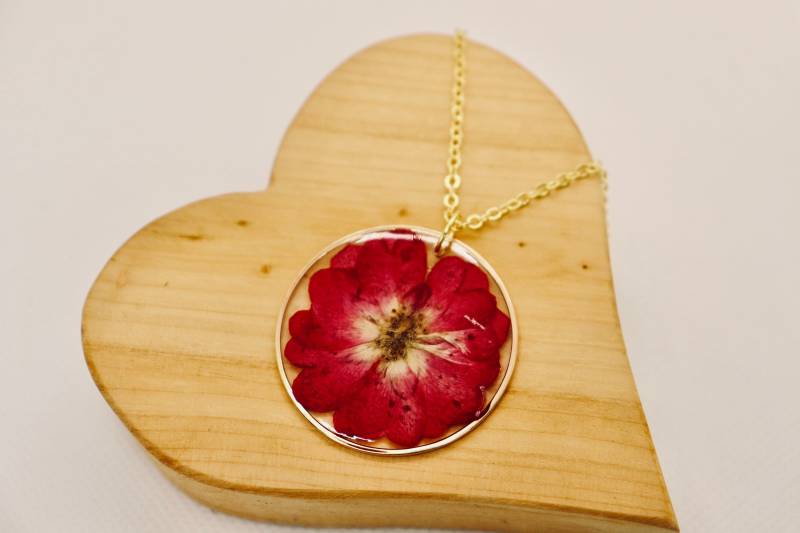Wunderschöne Resin Kette „Blumenliebe" von PlazaPicaza