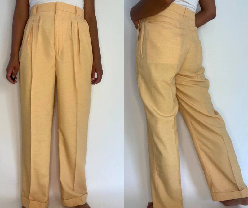 70Er Jahre Pfirsichfarbene High Waist Hose Mit Weitem Bein. 1970Er Pastell Orange Hose. Mittelgroß. Herren. Smokey Joes 70Er Jahre Pfirsichfarbene High Waist Hose Mit Weitem Bein. 1970Er Pastell Orange Hose. Mittelgroß. Herren. Smokey Joes von PleasantVintage