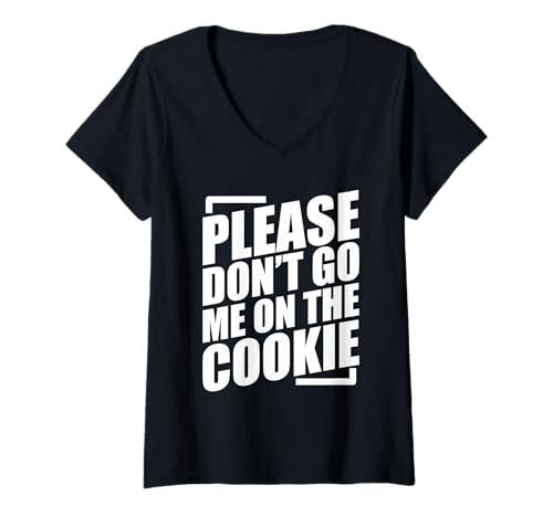 Damen Please Dont Go Me On The Cookie T-Shirt mit V-Ausschnitt Damen Please Dont Go Me On The Cookie T-Shirt mit V-Ausschnitt von Please Dont Go Me On The Cookie