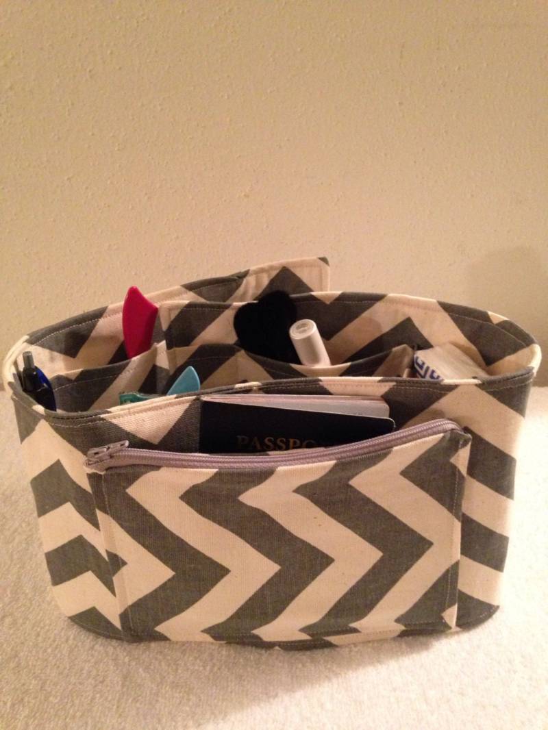 Chevron Grau Design Geldbörse Veranstalter Einfügen 29" Lange von Pleasingtodeye