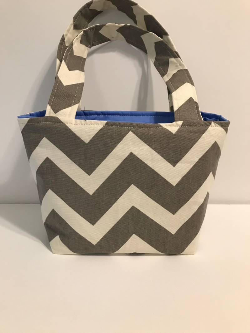 Chevron Grau Und Baby Blau Bibel Tote von Pleasingtodeye