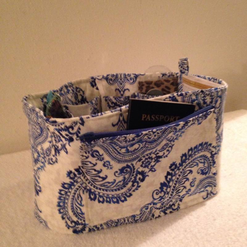 Damast Navy Design Geldbörse Veranstalter Einsatz 23" Lang | Mit Schlüsselanhänger von Pleasingtodeye