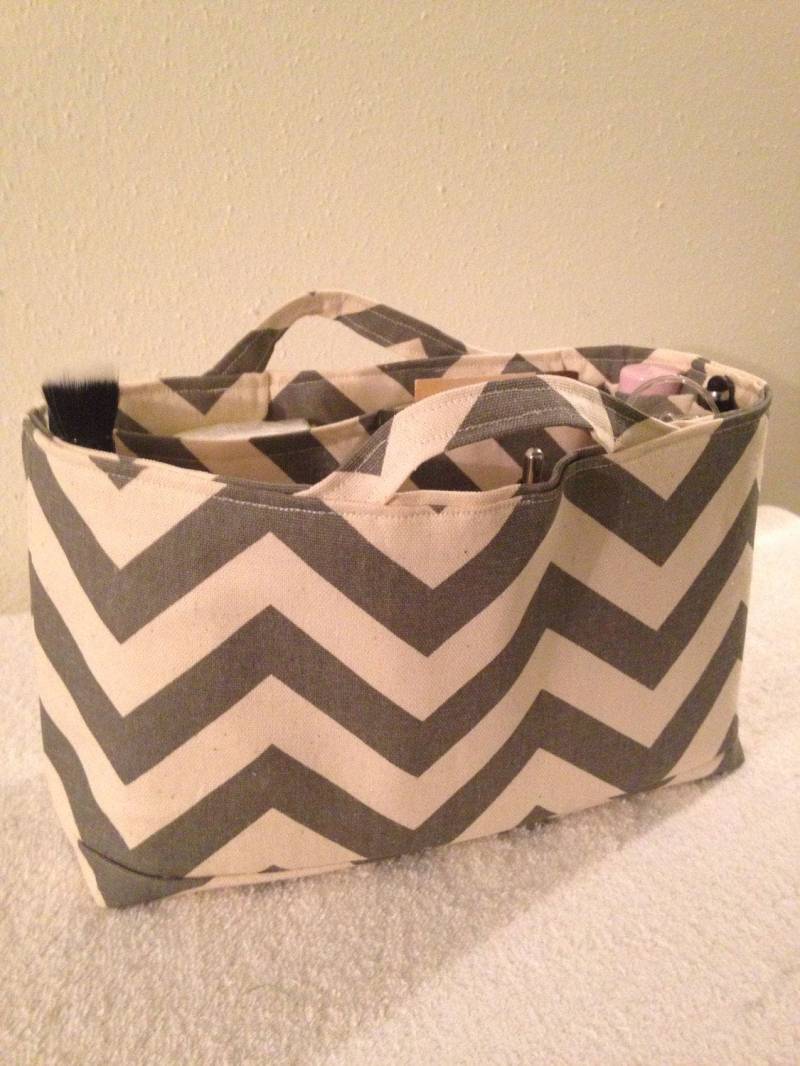 Geldbörse Einfügen - Wunderschöne Chevron Grau Design Purse Organizer 28" Um von Pleasingtodeye