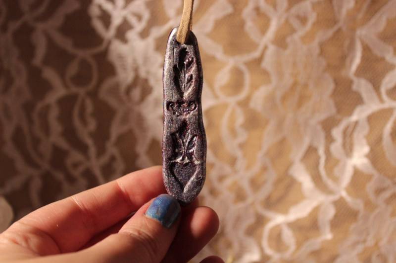 Blättert Herz & Blättert Genie Lampe - Geformt Ton Wachs Stempel Halskette von PleiadiaJewels