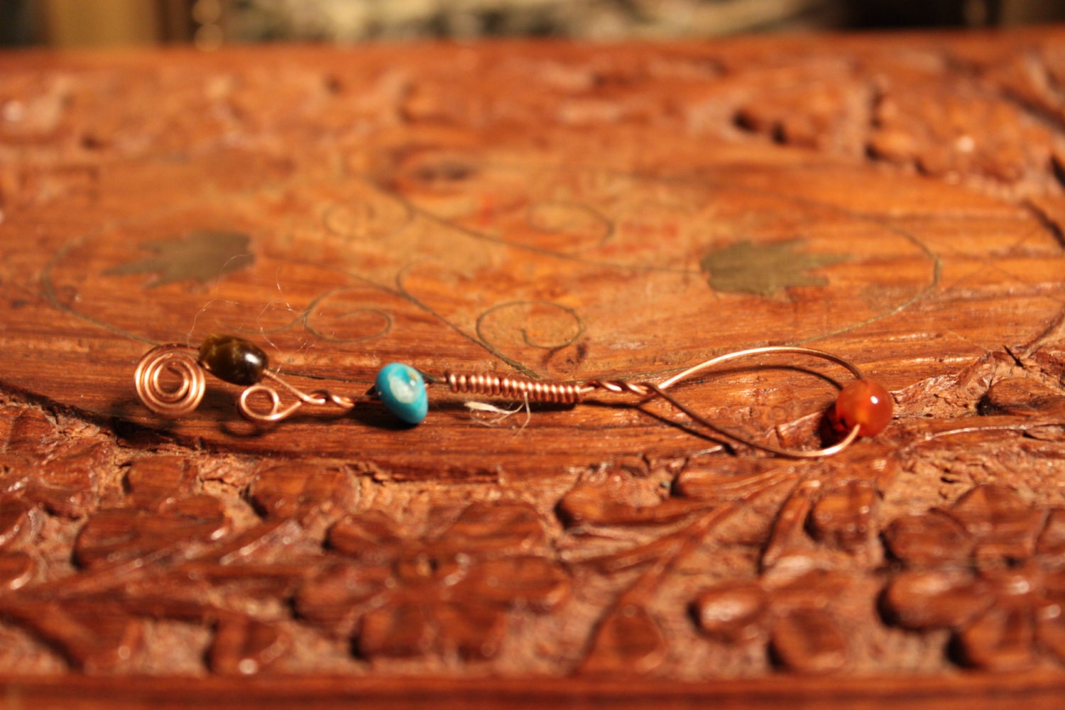 Kleine Kupfer Regentropfen Charm-Anhänger ~ Karneol, Türkis, Tigerauge von PleiadiaJewels