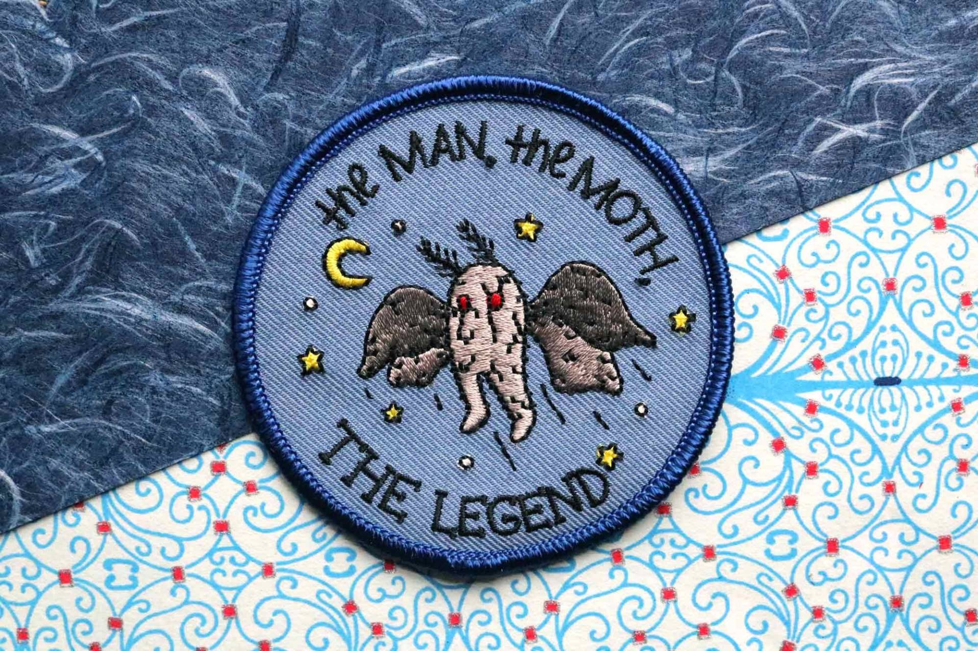 The Man, The Moth, Legend Aufnäher The Man, The Moth, Legend Aufnäher von PleniluneandCo