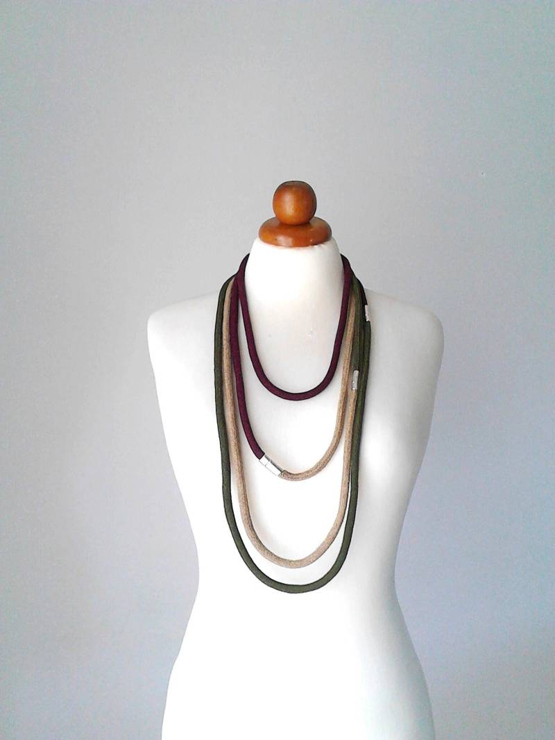 Handgefertigte Seidenkordel Statement Halskette Boho Chic Seil Schmuck von PlexisArt