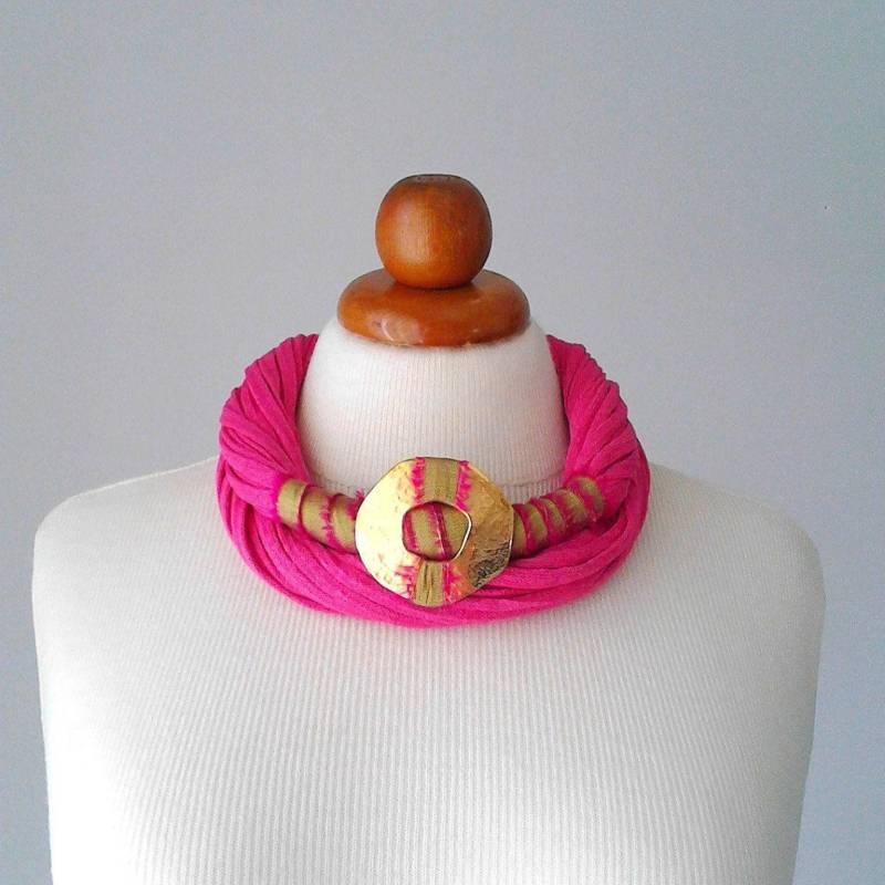 Handgemachte Pink Statement Halskette Baumwolle & Seidenschal von PlexisArt