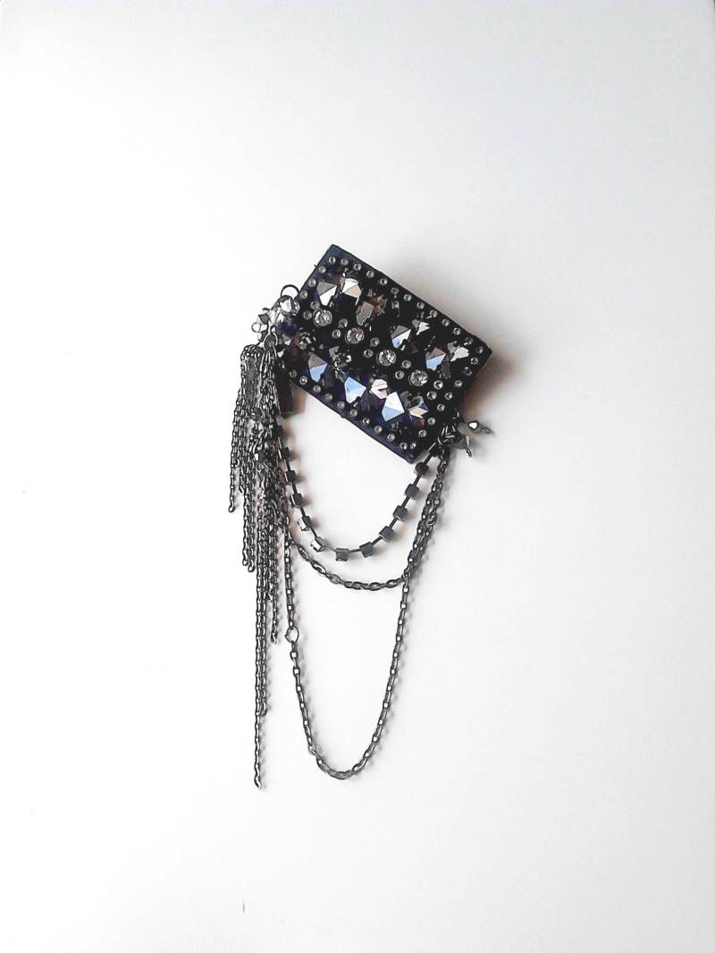 Handgemachte Schwarze Steampunk Brosche Strass & Kette Anstecknadel von PlexisArt