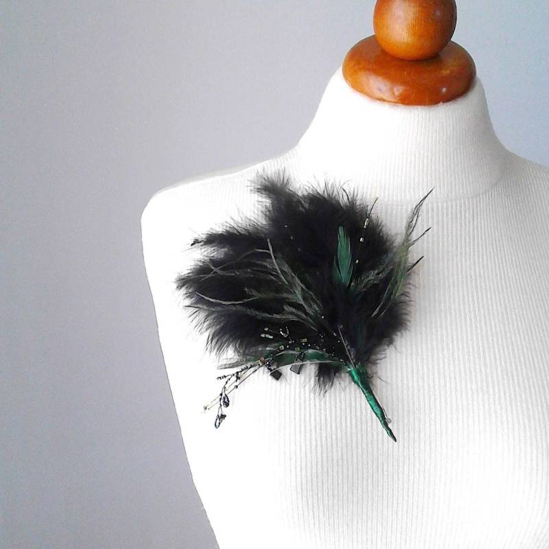 Handgemachte Straußenfeder Brosche Anstecknadel Mit Glasperlen von PlexisArt