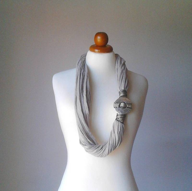 Salbei Graue Stoff Halskette Statement Schmuck von PlexisArt