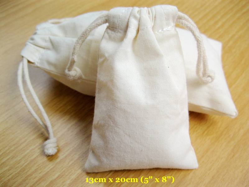 100 Stück 5 "x 8" Drawstring Taschen Plain Muslin Geschenk Baumwolle Wiederverwendbare 100 Stück 5 "x 8" Drawstring Taschen Plain Muslin Geschenk Baumwolle Wiederverwendbare von PlinsBags