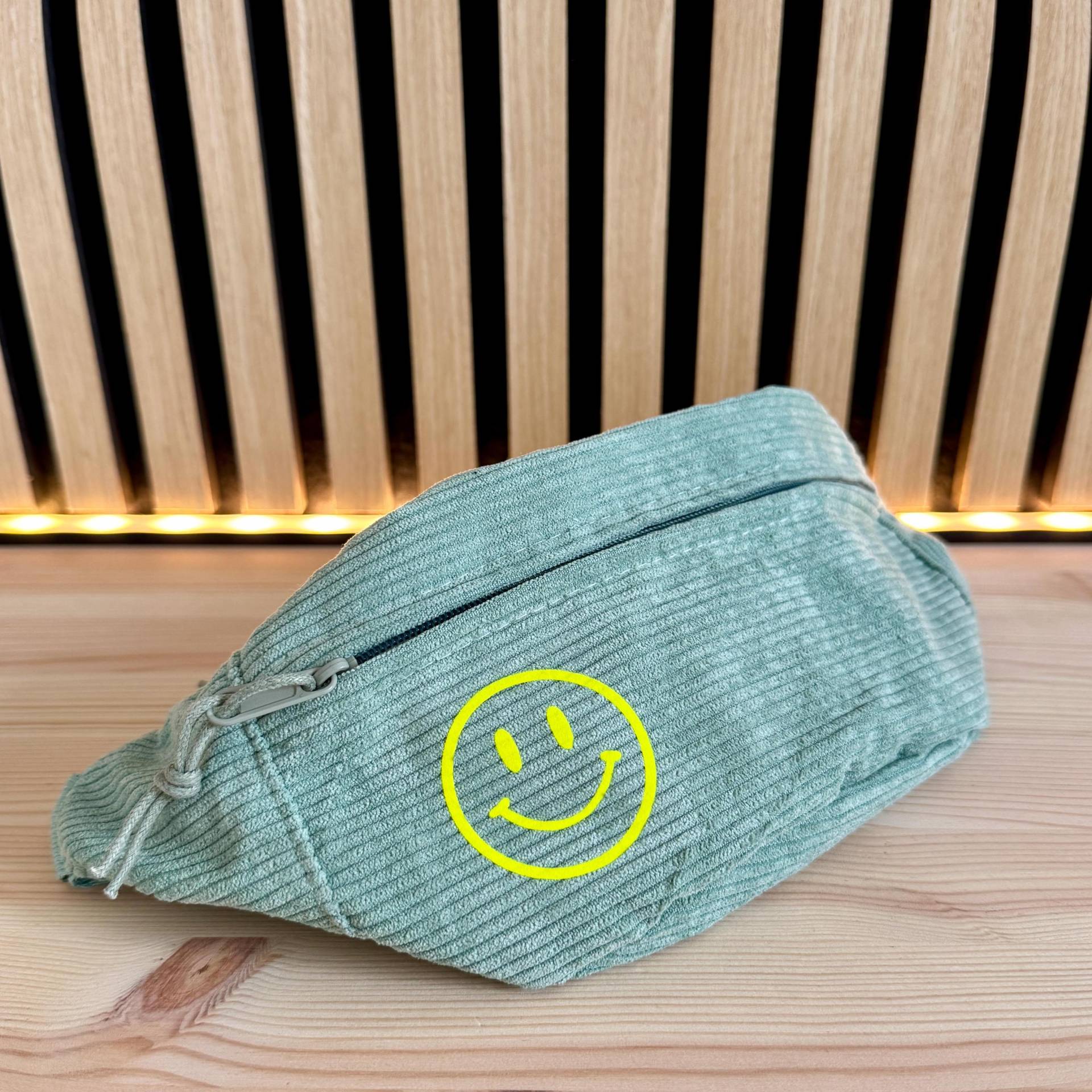Iron On Bügelbild Smiley in Neon Gelb Zum Aufbügeln Auf Shirts, Taschen Und Weitere Textilien Iron On Bügelbild Smiley in Neon Gelb Zum Aufbügeln Auf Shirts, Taschen Und Weitere Textilien von Plotterfaktur