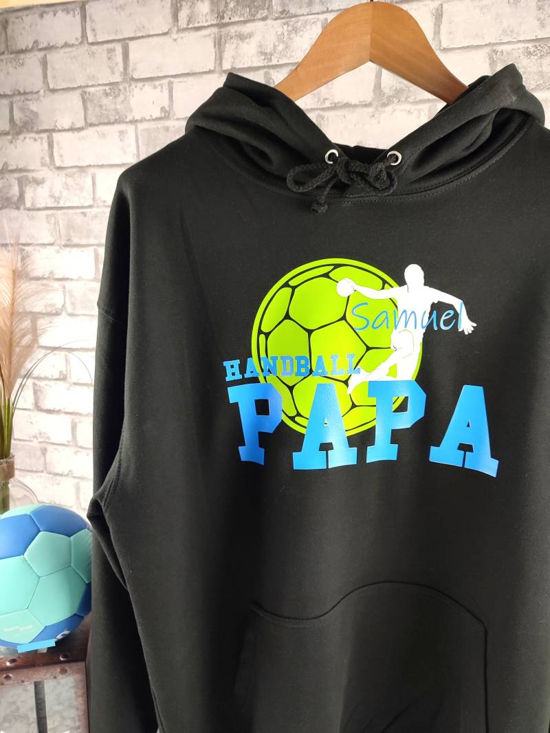 Handball Papa Hoodie Sweatshirt Kapuzenpullover Herren S Bis 5xl Mit Kindernamen Personalisiert Premium Qualität Geburtstag Weihnachten von Plotterlaune