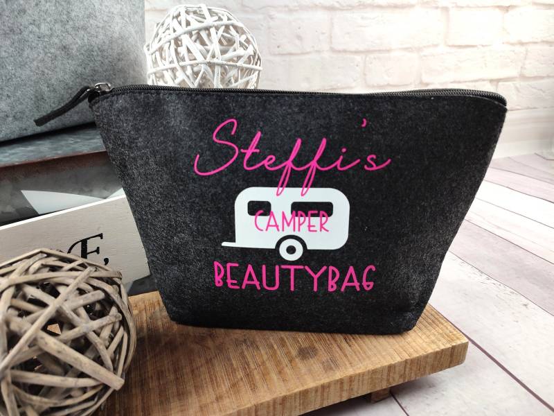 Personalisierte Camper Beauty Bag Kosmetiktasche Für Reisen Und Camping Mit Namen Filztasche Versch. Größen von Plotterlaune