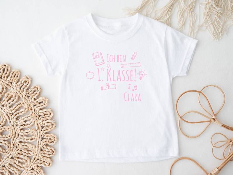 T-Shirt "Ich Bin 1. Klasse" Mit Name Personalisiert - Einschulung | Ende Kindergarten Schultüte Kinder Mädchen Junge Erste Klasse von Plotterpaar