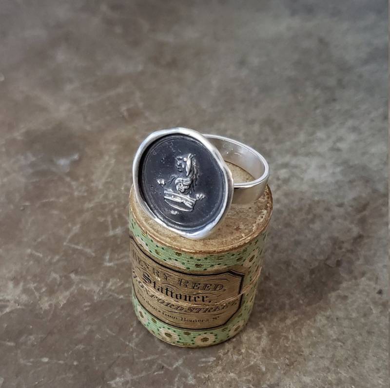 Courage To Dream Wachssiegel Ring - Löwe Schmuck 413R von PlumAndPoseyInc