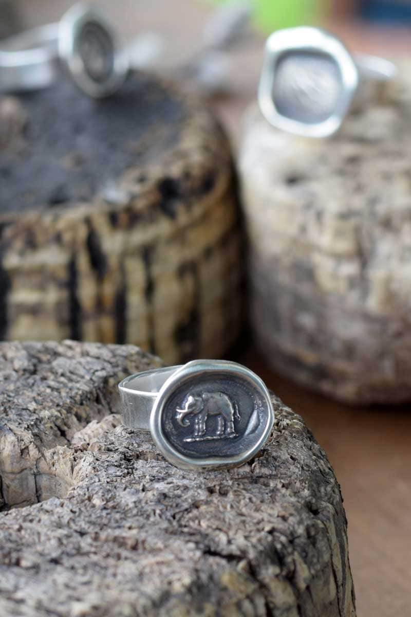 Elefantenwachs Siegel Ring - Elefant Schmuck Glücksring Stärke 294 von PlumAndPoseyInc