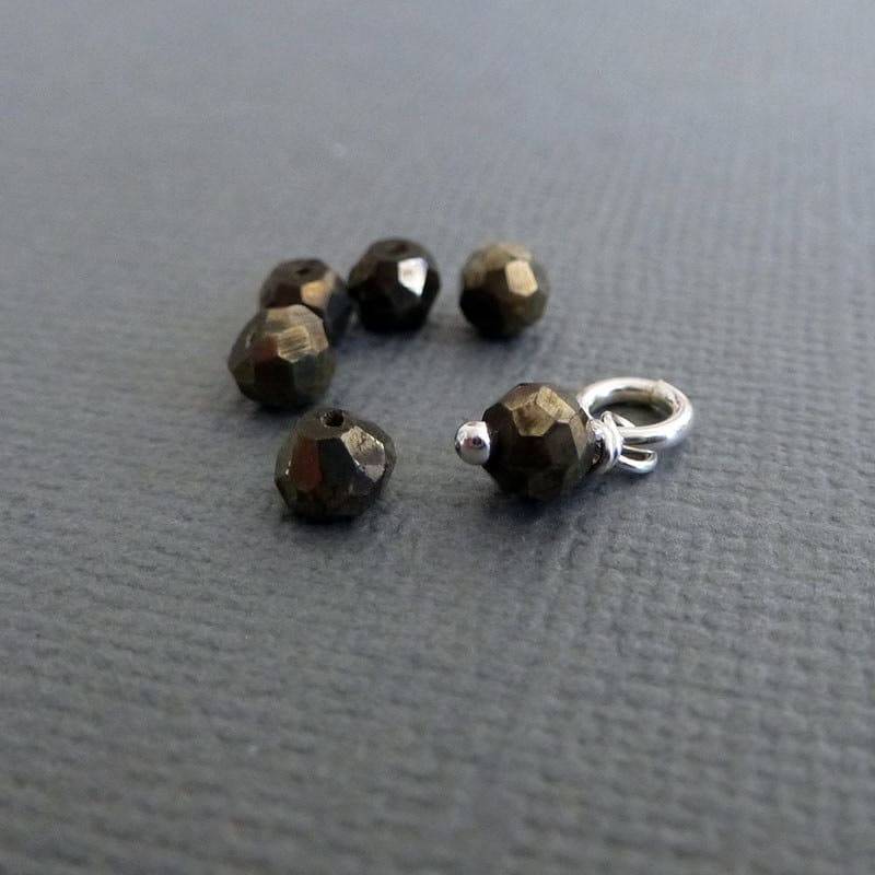 Fügen Sie Einen Anhänger - Pyrit 4, 5 Mm Edelstein Akzent Facettierte Rondell von PlumAndPoseyInc
