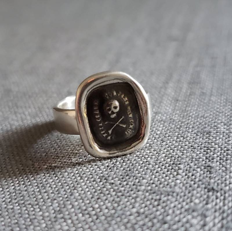 Pure Heart Ring - Totenkopf & Kreuzknäuel I Do Not Fear Your Heart Wax Seal Ring R350 Pure Heart Ring - Totenkopf & Kreuzknäuel I Do Not Fear Your Heart Wax Seal Ring R350 von PlumAndPoseyInc