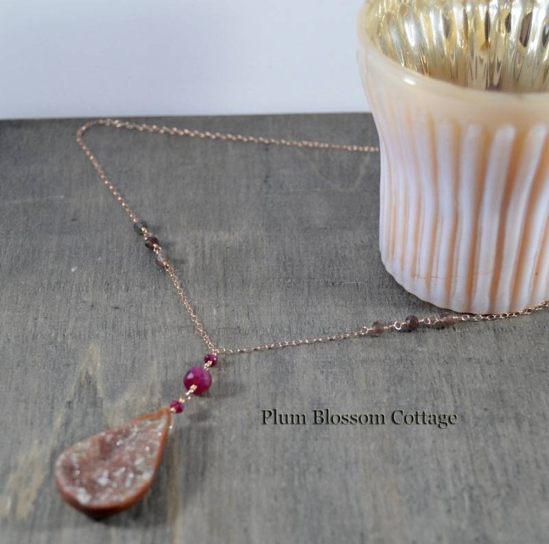 Braune Achat Druzy Layering Halskette - Mit Facettierten Rubin Und Spessartit Granat Rondellen - 14K Rose Gold Filled - Schmuck Braune Achat Druzy Layering Halskette - Mit Facettierten Rubin Und Spessartit Granat Rondellen - 14K Rose Gold Filled - Schmuck von PlumBlossomCottage