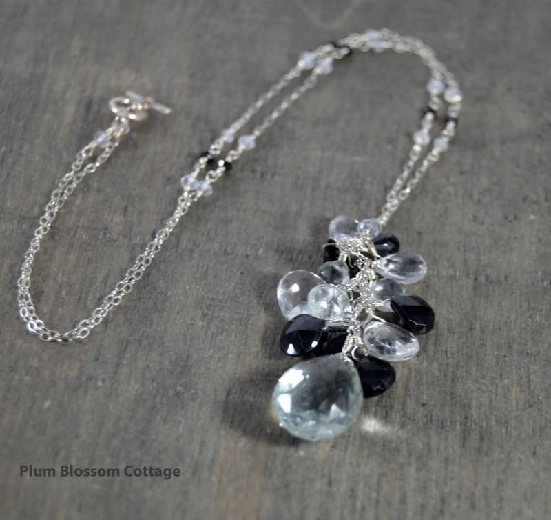 Grüner Amethyst, Schwarzer Spinell Und Weißtopas Facettierte Briolette Cluster Halskette 925 Silber Grüner Amethyst, Schwarzer Spinell Und Weißtopas Facettierte Briolette Cluster Halskette 925 Silber von PlumBlossomCottage