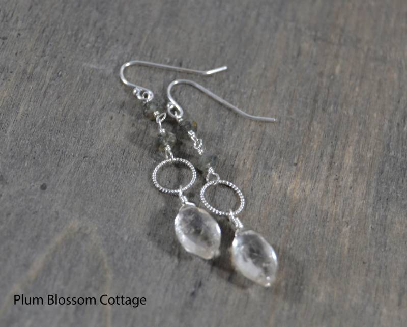 Handgefertigte Edelstein Ohrringe, Facettierte Rutilquarz Tropfen Schlichte & Zarte Sterling Silber Versandfertig, Alltag Handgefertigte Edelstein Ohrringe, Facettierte Rutilquarz Tropfen Schlichte & Zarte Sterling Silber Versandfertig, Alltag von PlumBlossomCottage