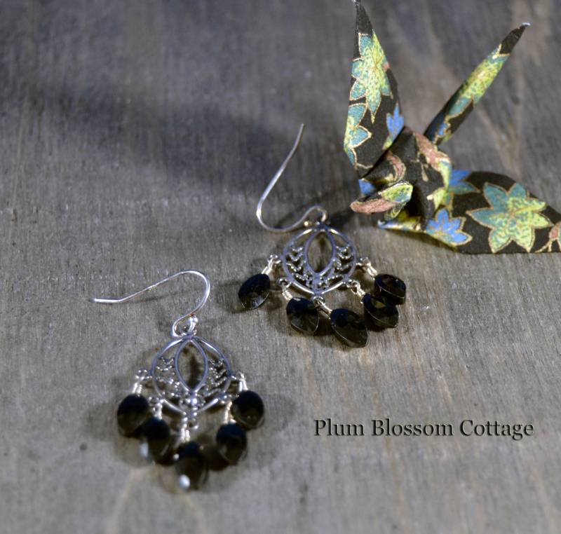 Schwarze Spinell Facettierte Briolette Chandelier Ohrringe, Sterling Silber, Unikat Schwarze Spinell Facettierte Briolette Chandelier Ohrringe, Sterling Silber, Unikat von PlumBlossomCottage