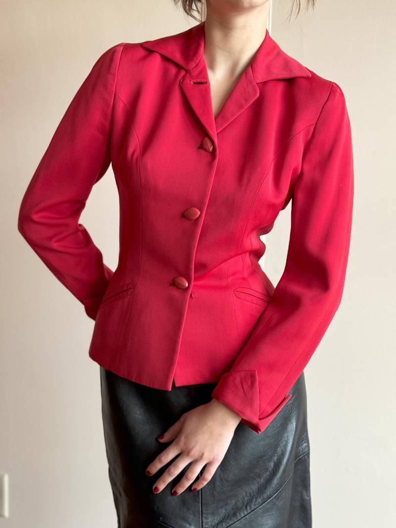 40Er Jahre Strukturierter Roter Wollblazer Mit Puffärmeln Seidennetz-Kragen Kurzmantel von PlumeVintageBoutique