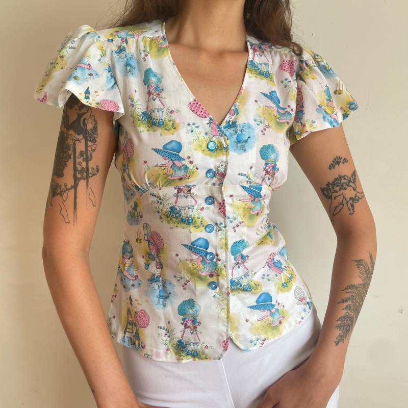 60S Holly Hobbie Print Blouse - Pastel Flatterärmel Top von PlumeVintageBoutique