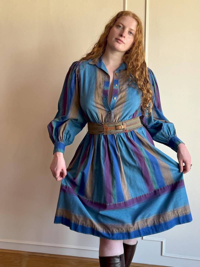70Er Blau Gestreiftes Langes Ärmel Hippie Kleid Mit Hanf Gestreifte Lange Beige Gestreift Arbeit von PlumeVintageBoutique