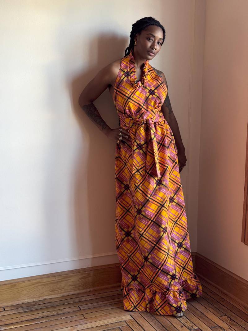 70Er Jahre Karo Maxi Kleid - Orange Senf Gelbes Neckholder Rüschen von PlumeVintageBoutique