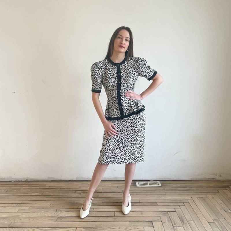 80S Ditsy Daisy Print Matching-Set - Schößchentop, Bleistiftrock von PlumeVintageBoutique