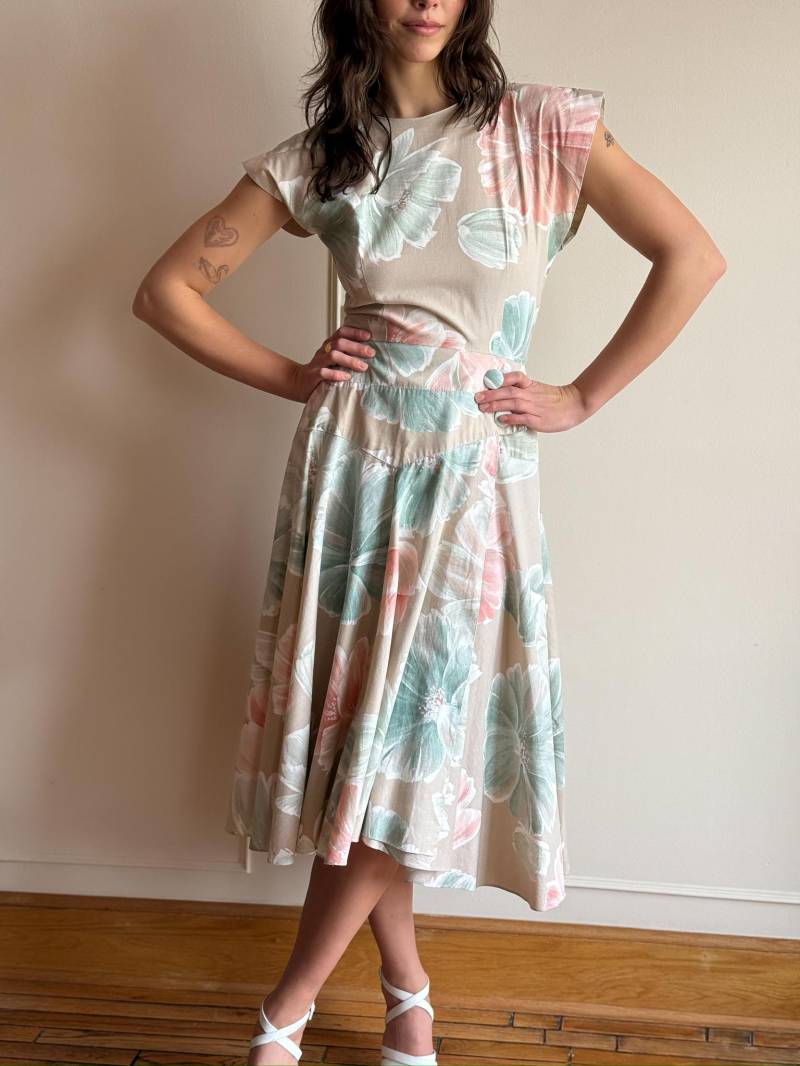 80Er Jahre Pink Grün Floral Fit & Flare Kleid - Flügelärmel & Tellerrock von PlumeVintageBoutique