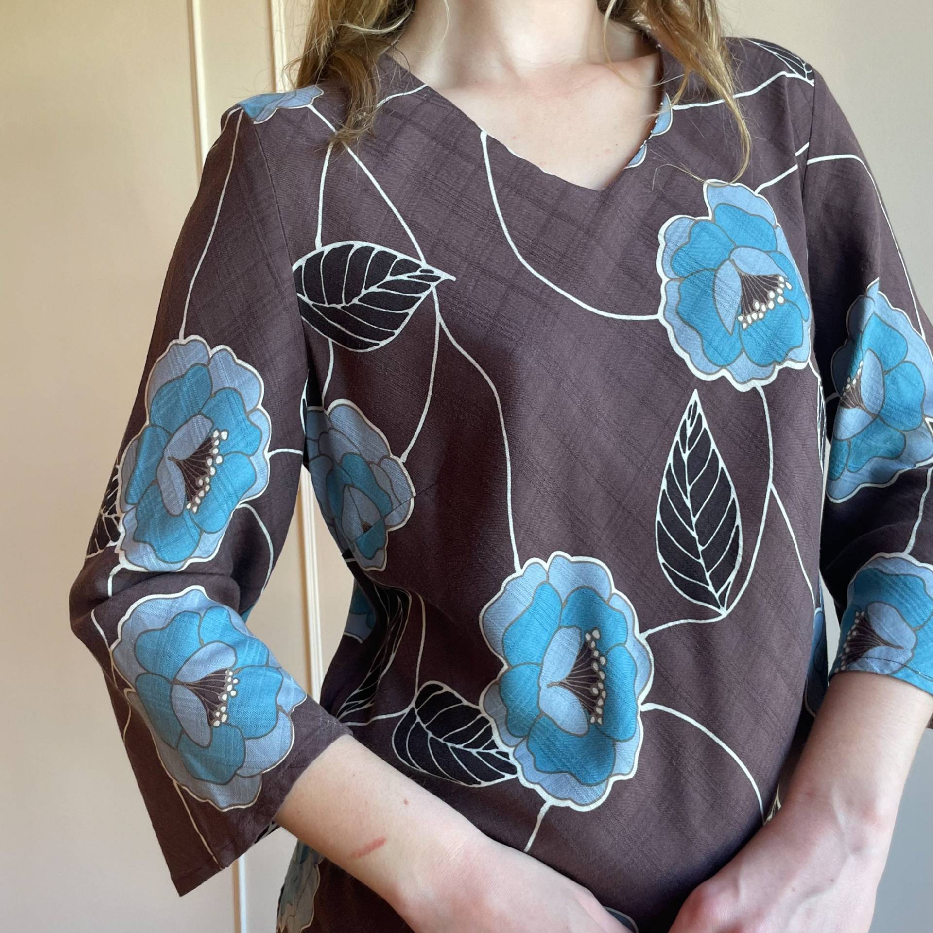 80Er Jahre Viskose Bluse - Braunes Tulpen Muster, Mit Trompetenärmeln M von PlumeVintageBoutique