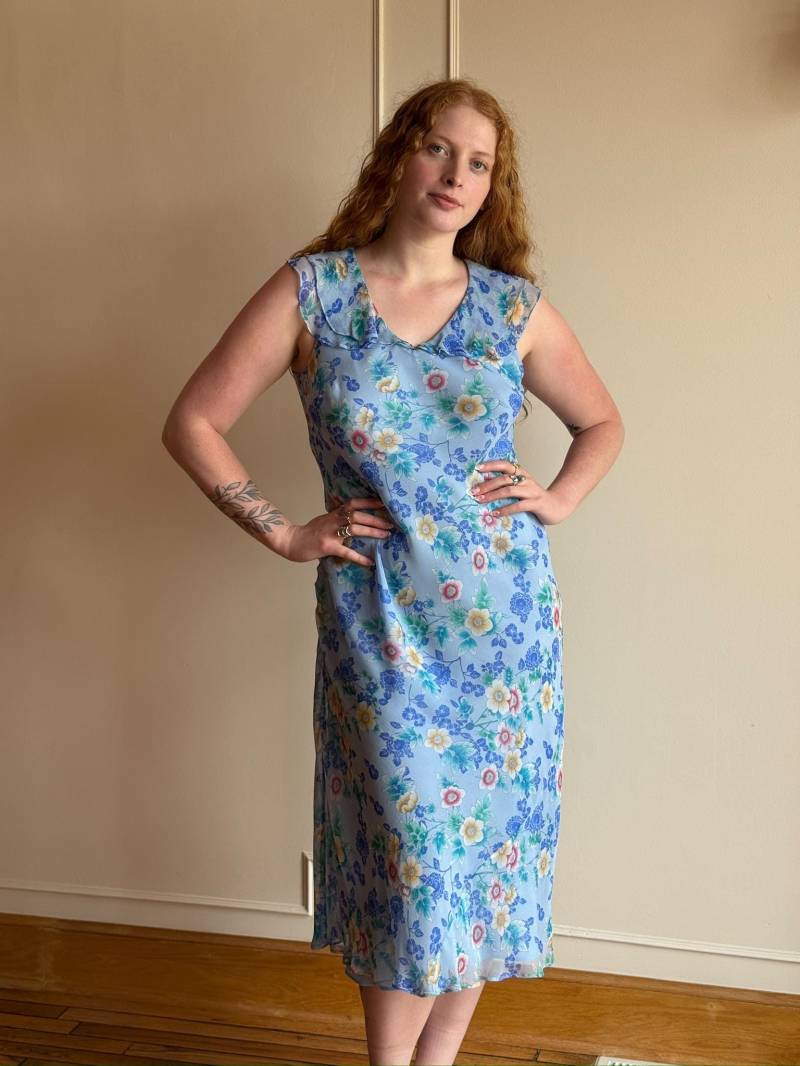 90Er Jahre Floral Seide Chiffon Midi Kleid - Cottagecore Rüschen Sommerkleid von PlumeVintageBoutique