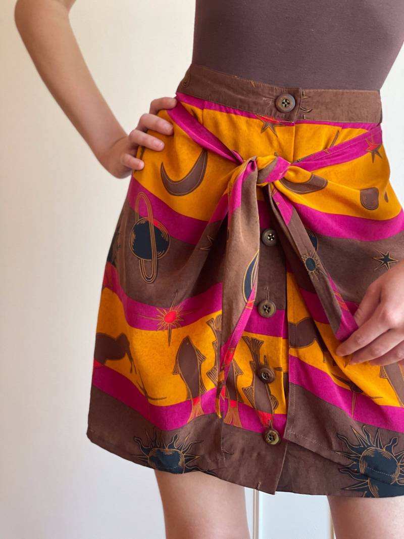 90S Minirock Aus Seide, Sternzeichen - Erdfarben M/L 90S Minirock Aus Seide, Sternzeichen - Erdfarben M/L von PlumeVintageBoutique