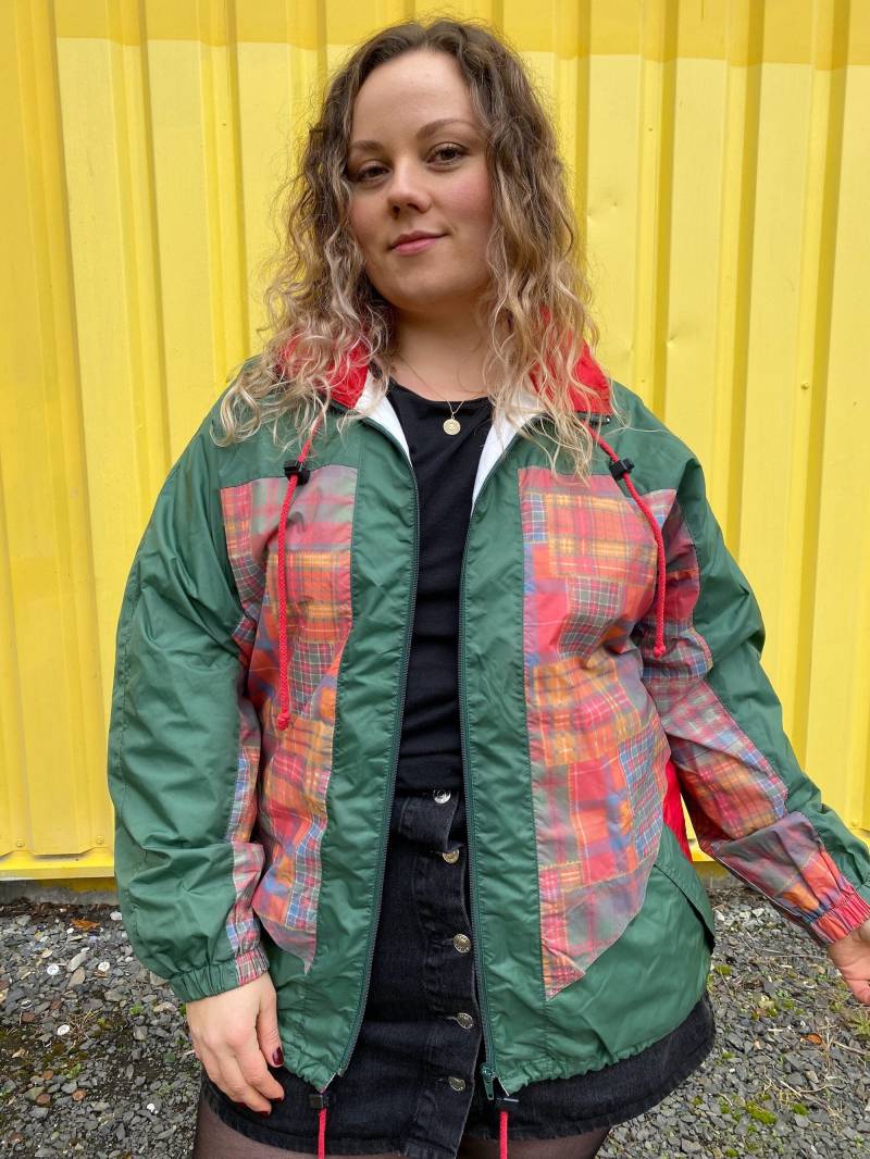 Eu46/48 Vintage Plus Size Windbreaker Xxl | 90Er Bunte Regenjacke Active Wear Sportjacke Nachhaltige Kleidung Slow Retro Old School von PlusBabesVintage