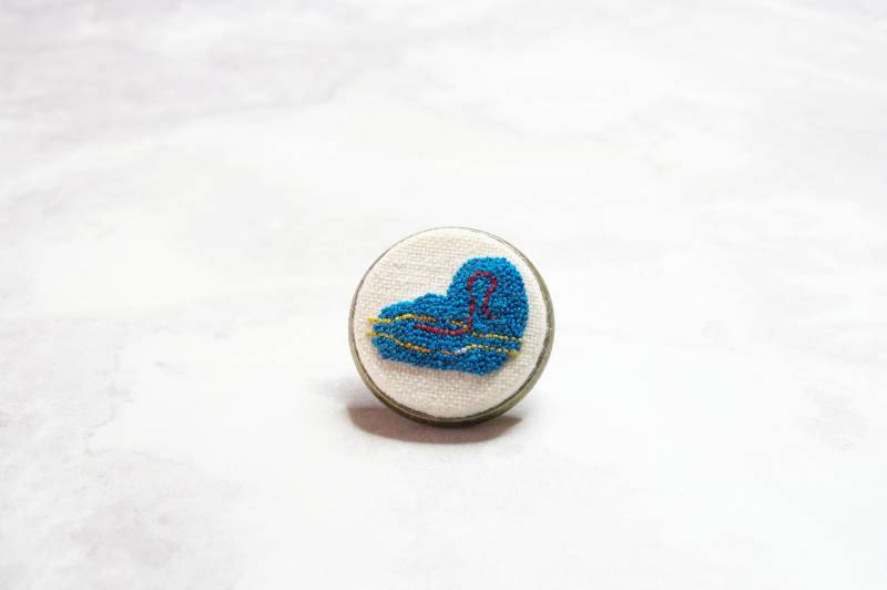 Crispr Stickerei Anstecknadel Wissenschaft Geschenk, Laborkittel Anstecknadel von PlushArtLab