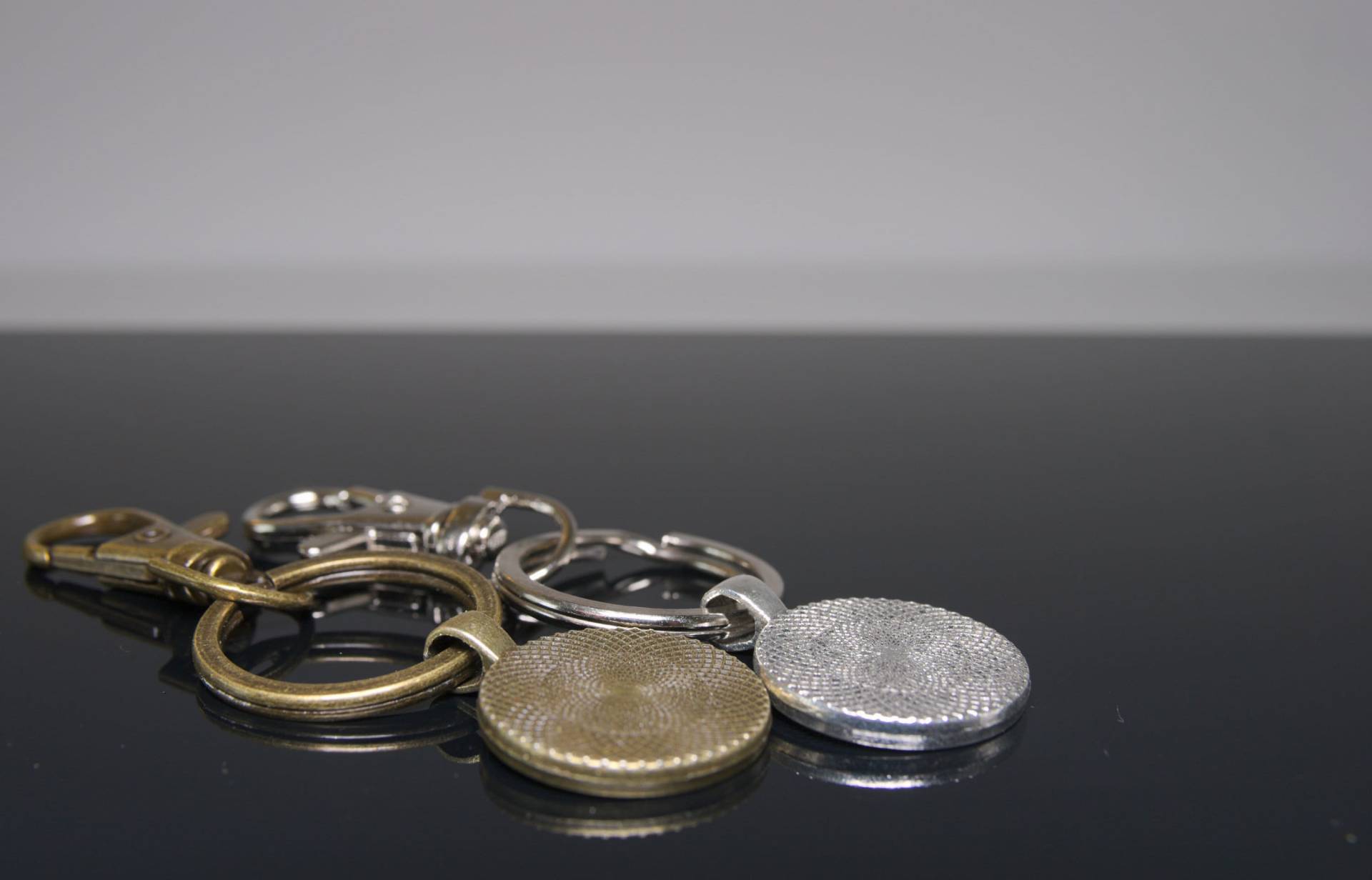 Individuell Handbestickter Wissenschaftlicher Schlüsselanhänger Ausführung in Silber Oder Bronze von PlushArtLab