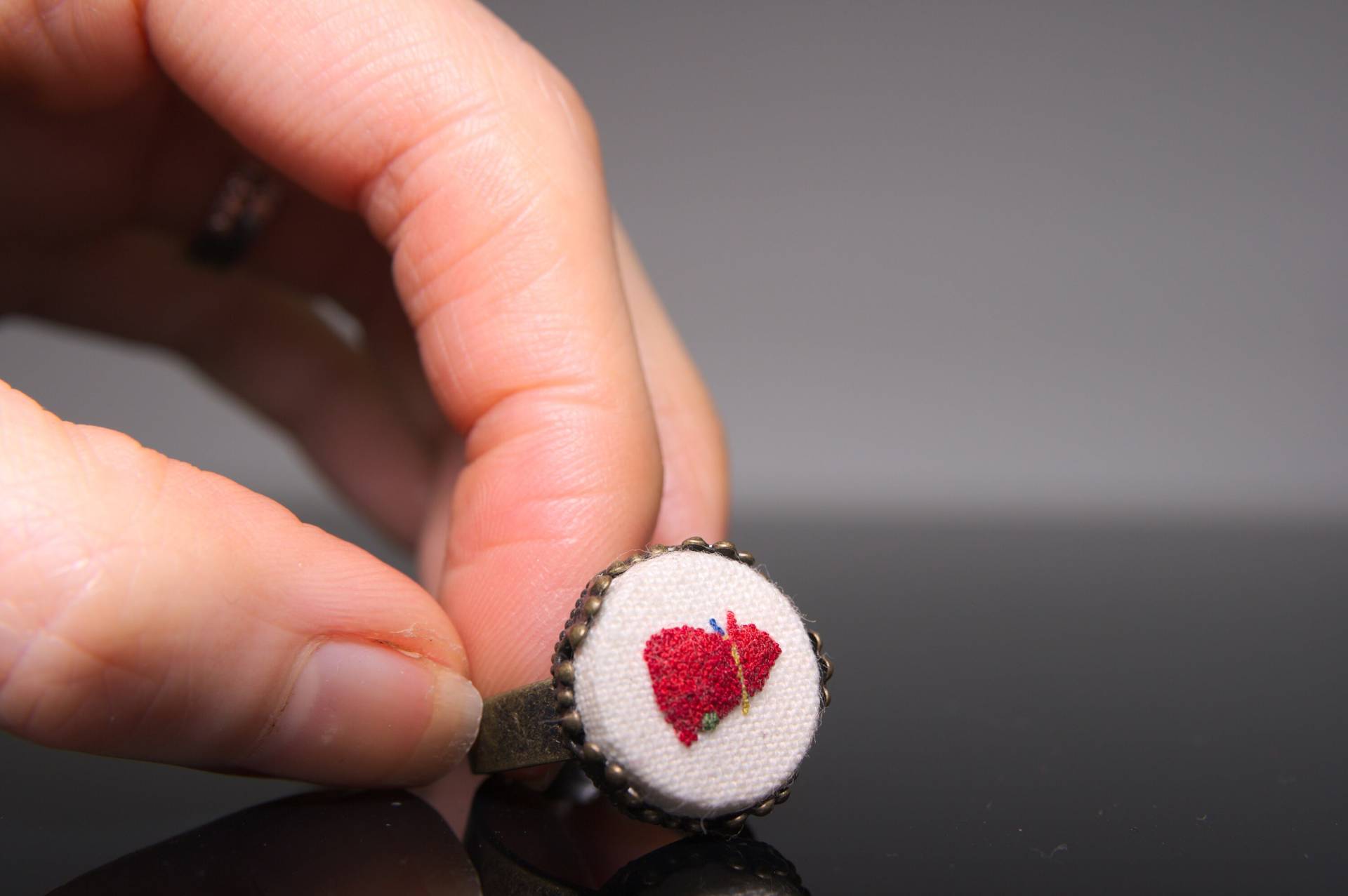 Leber Anatomie Ring - Winzige Stickerei Kommt in Geschenkbox von PlushArtLab