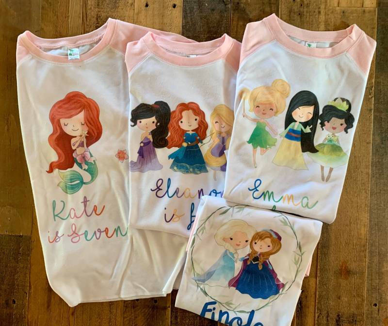 Ariel Prinzessin Shirt, Mädchen Prinzessin T-Shirt, Merida Elsa Anna Lieblings Prinzessin, Schnee Weiss Belle von PlushPiper