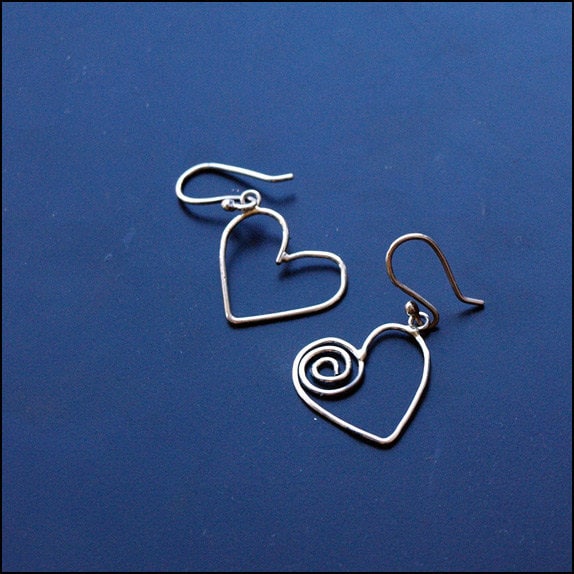 Anders Und Noch Similatr - Sterling Silber Herz Ohrringe Anders Und Noch Similatr - Sterling Silber Herz Ohrringe von Plysperk