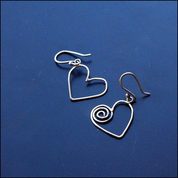 Anders Und Noch Similatr - Sterling Silber Herz Ohrringe Anders Und Noch Similatr - Sterling Silber Herz Ohrringe von Plysperk