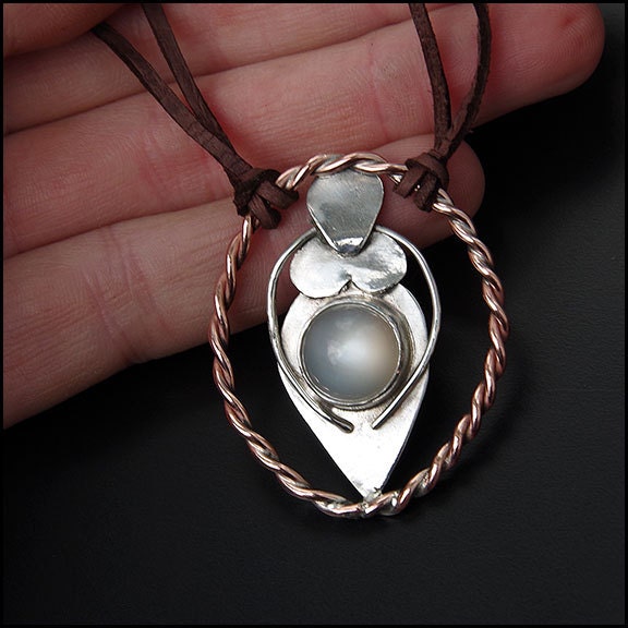 Göttin... Erwartet - Sterling Silber Und Kupfer Halskette Mit Adular/Mondstein Göttin... Erwartet - Sterling Silber Und Kupfer Halskette Mit Adular/Mondstein von Plysperk
