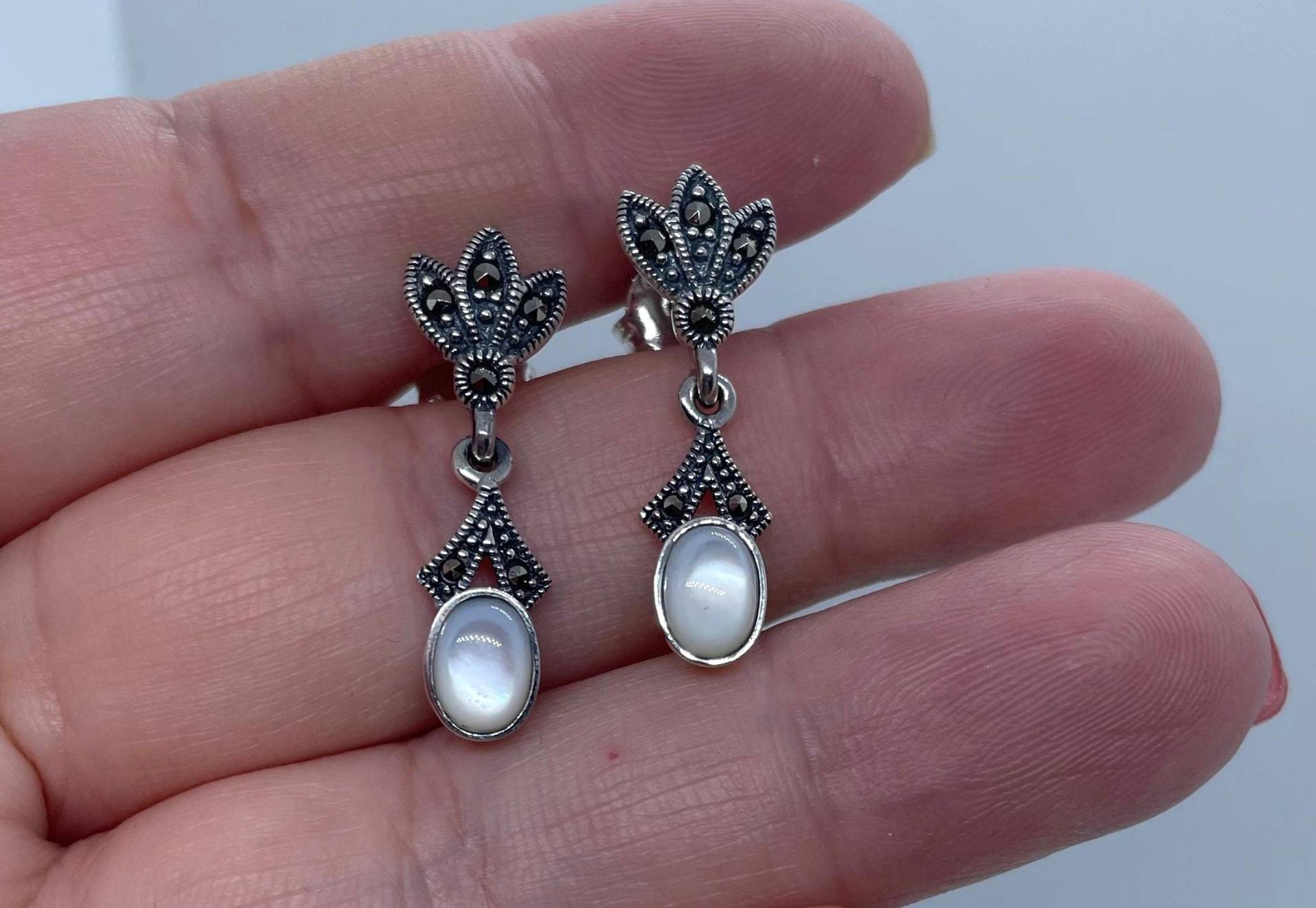 sterling Silber Blätter Drop Oval Perlmutt Markasit Ohrringe-Ohrringe sterling Silber Blätter Drop Oval Perlmutt Markasit Ohrringe-Ohrringe von PoaJewels