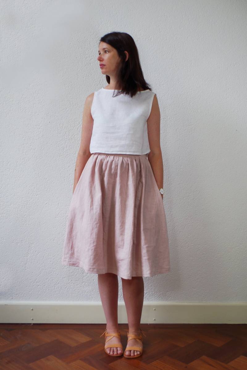 Bauchfreies Top Aus Weißem Bio Leinen Mit U-Boot Ausschnitt. Sonderanfertigungen Auf Anfrage von Pochettecouture